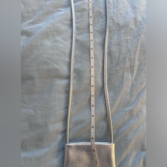 BAGGU Silver Leather Phone Sling Crossbody Case Bag - Picture 3 of 6
